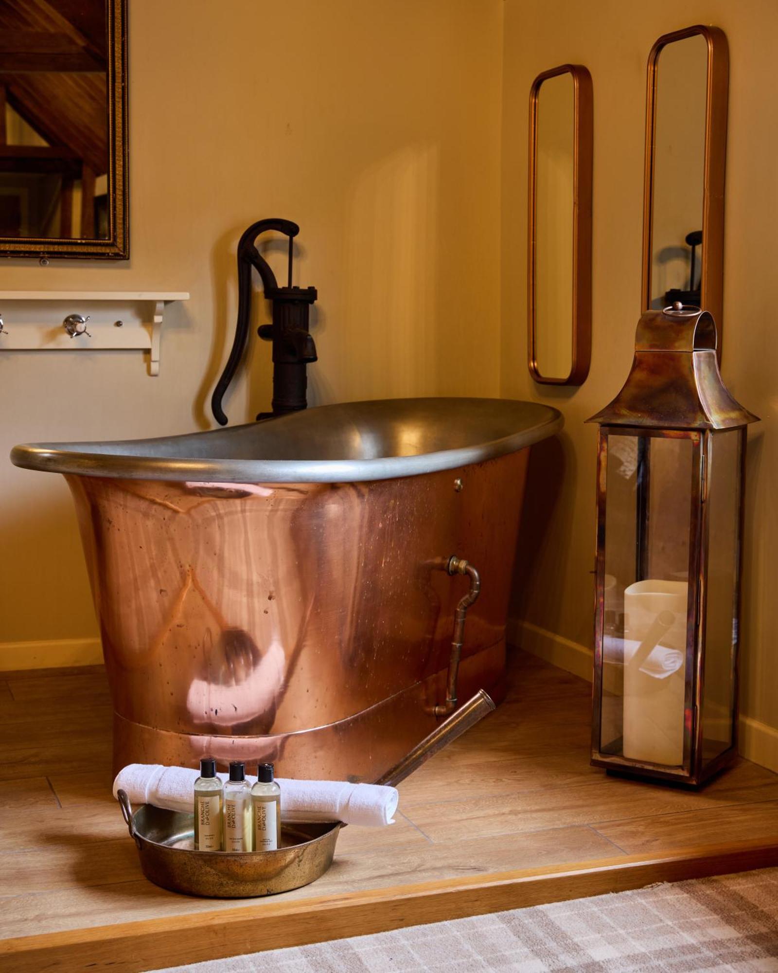 Stanton Harcourt The Harcourt Arms酒店 外观 照片 Copper bathtub