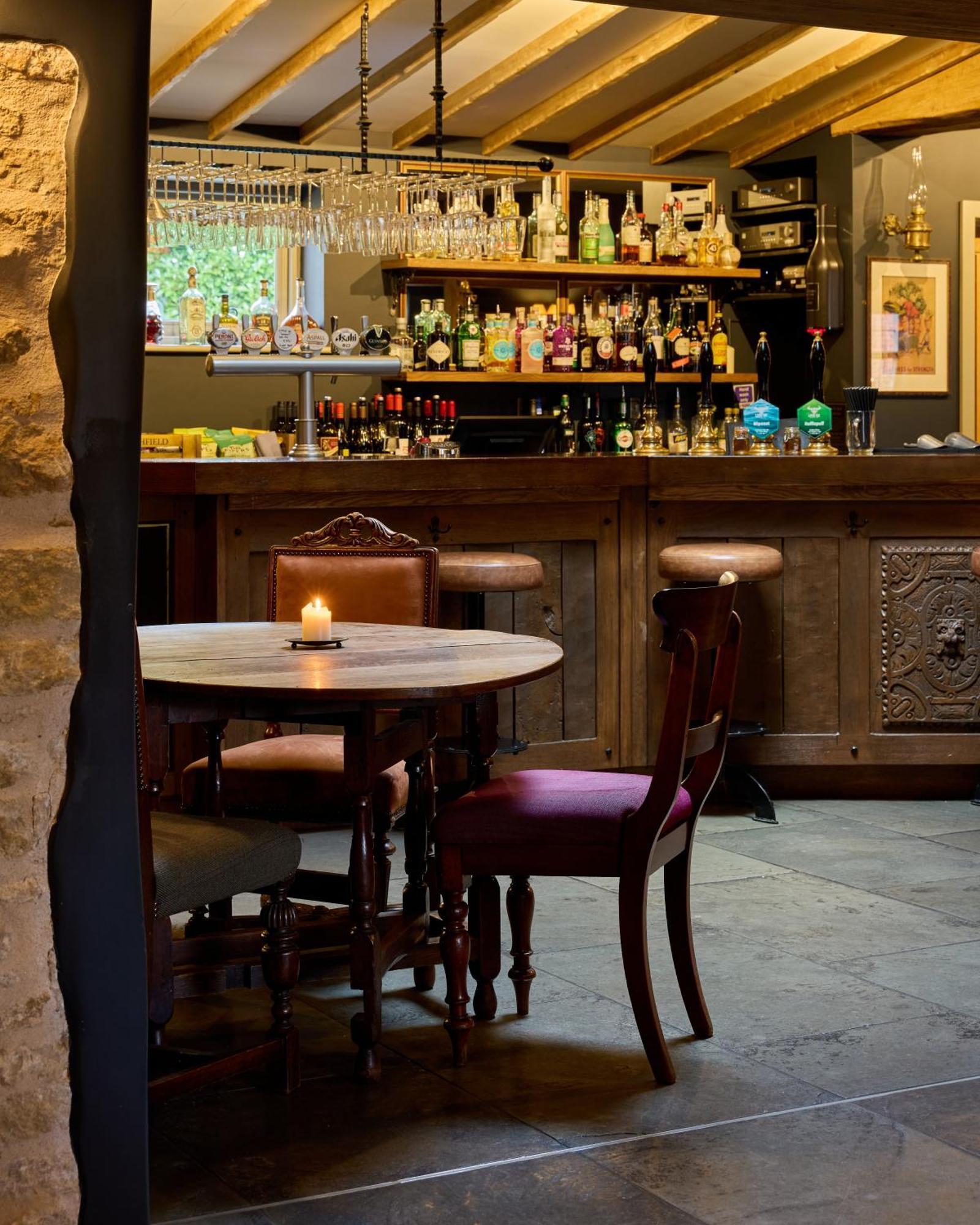 Stanton Harcourt The Harcourt Arms酒店 外观 照片 The bar at the Old Inn