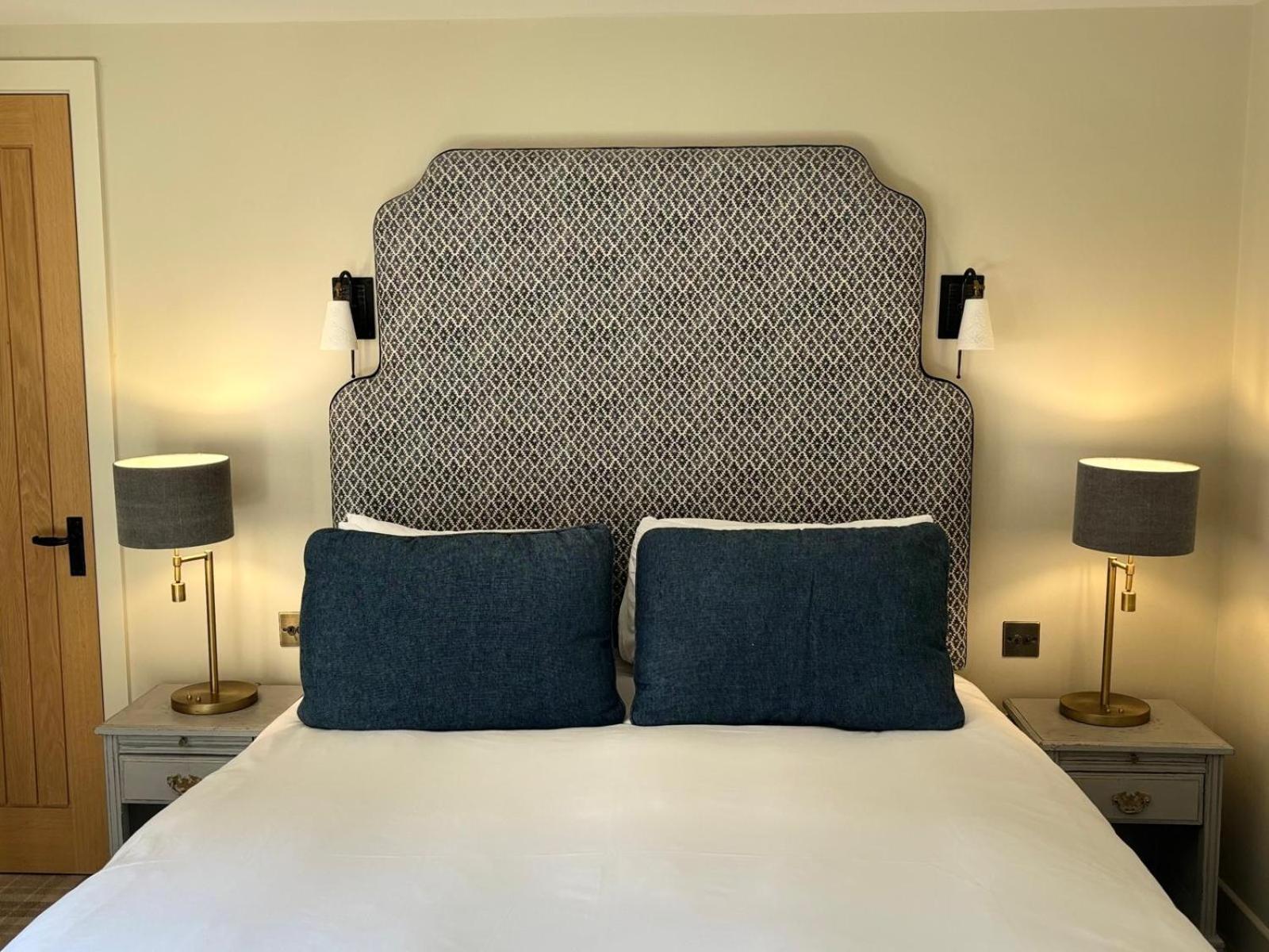 Stanton Harcourt The Harcourt Arms酒店 外观 照片 A bedroom at The Old Vicarage