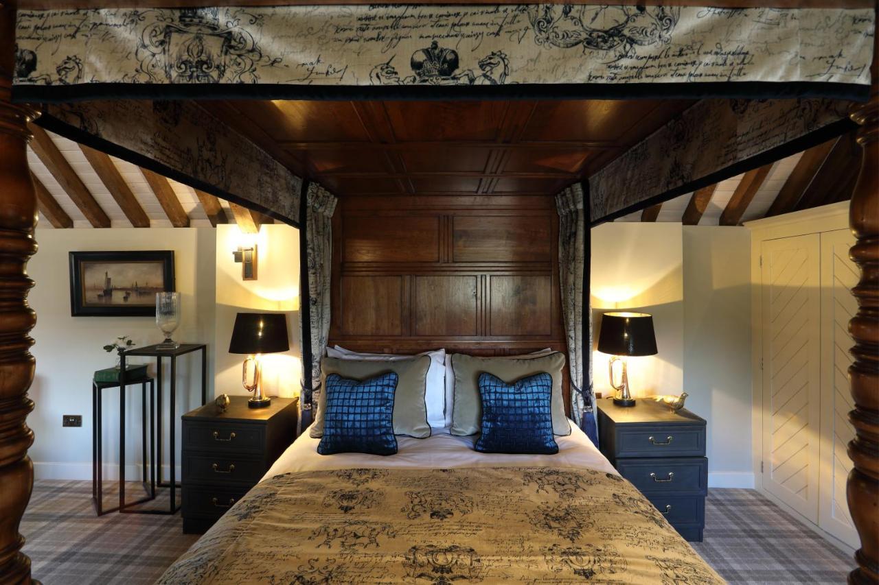 Stanton Harcourt The Harcourt Arms酒店 外观 照片 The four-poster bed in the Old Inn